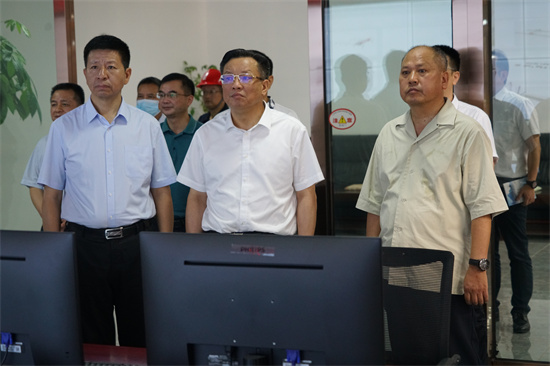 2022年7月30日湖南省工業(yè)和信息化廳廳長雷紹業(yè)、張家界市委副書記、代市長王洪斌等領(lǐng)導(dǎo)一行，到公司視察調(diào)研