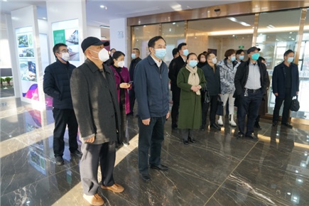 12月14日，張家界市政協(xié)黨組書記、主席歐陽(yáng)斌一行來到張家界高新區(qū)萬眾實(shí)業(yè)集團(tuán)有限公司，宣講黨的二十大精神
